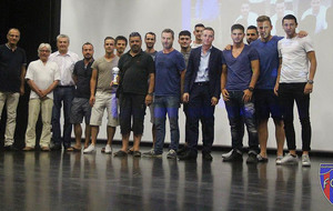 Remise des récompenses pour les Seniors 2 (ou 1 bis :))  et leur accession en Excellence du Rhône